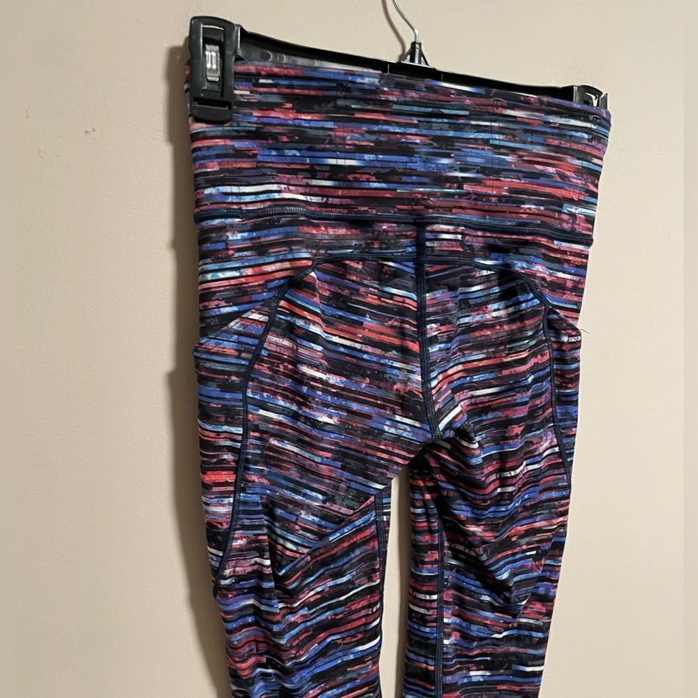 Lululemon Fast & Free 7/8 Tight II *Nulux 25"
Hinshu Alpine White Multi- Size 4